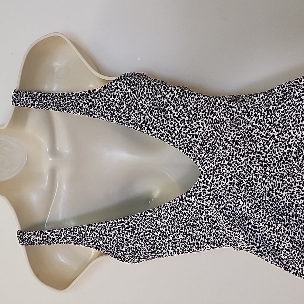 Athleta One Piece Swimsuit Medium M Black White Seychelles Jacquard Vneck - Picture 8 of 16